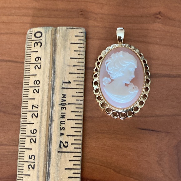 Jewelry - Cameo pendant